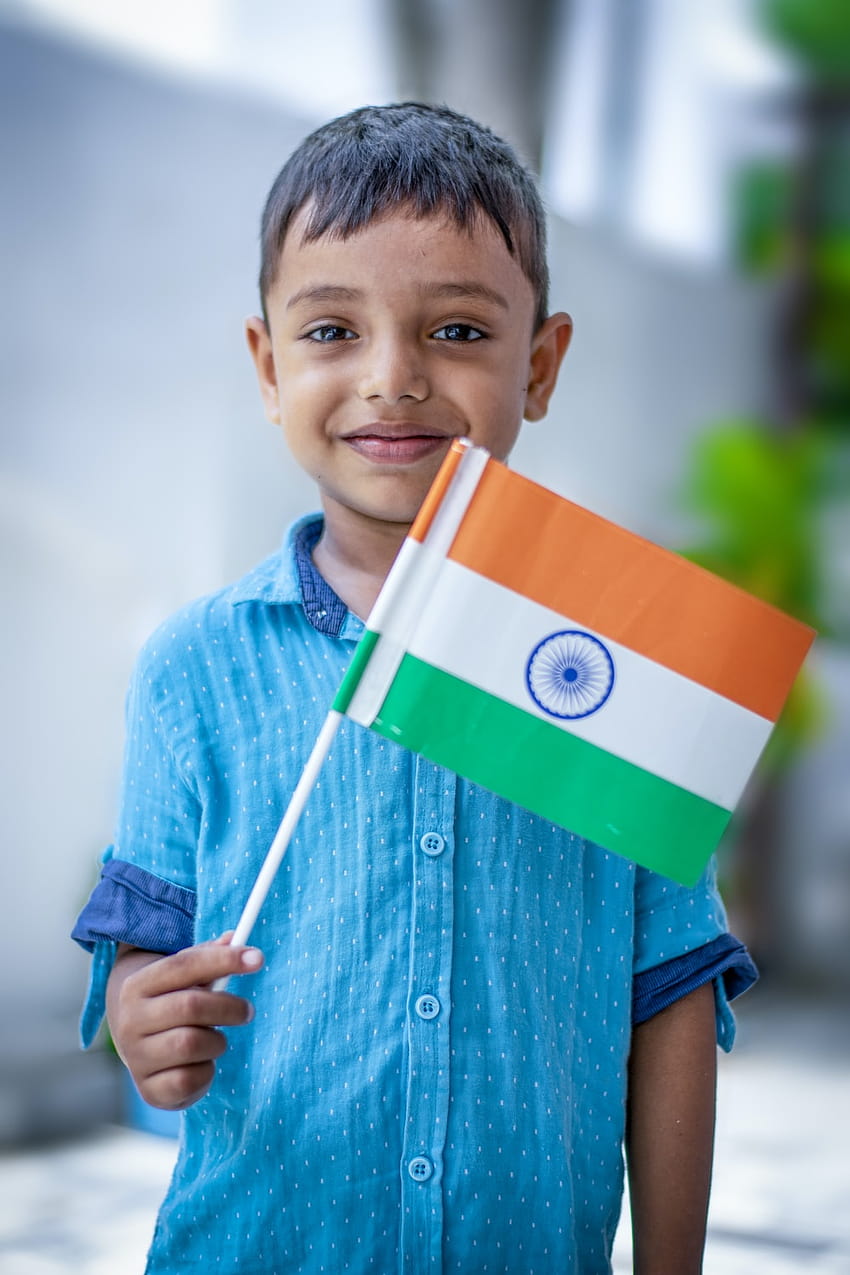 boy holding India flag – Indian child, indian kids HD phone wallpaper