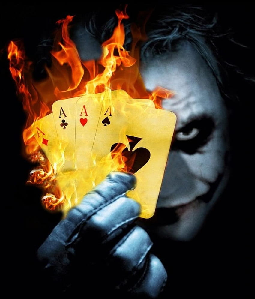 Joker, der vier flammende Ass-Spielkarten hält, Illustration, Joker-Maskengrafik HD-Handy-Hintergrundbild