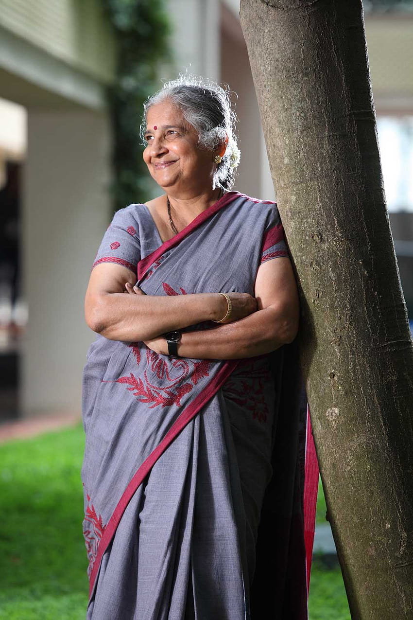 Mengapa Sudha Murty Tidak Pernah Membeli Sari dalam 20 Tahun Terakhir, sudha murthy wallpaper ponsel HD