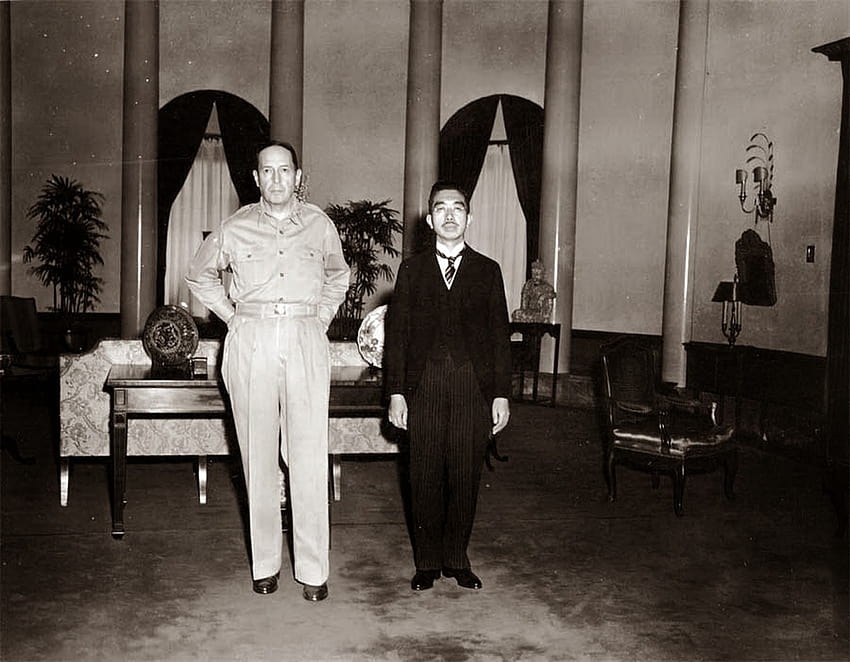 Il significato dietro questo dell'imperatore Hirohito e del generale MacArthur Sfondo HD