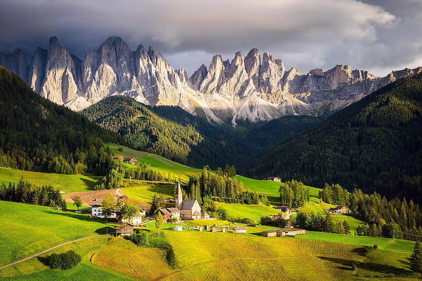 Italian Alps, little village in the alps HD wallpaper
