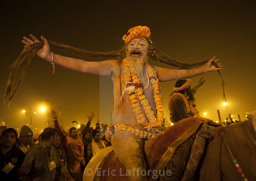 Naga Sadhu From Juna Akhara Going To Bath, Maha Kumbh Mela, Allahabad, India HD wallpaper