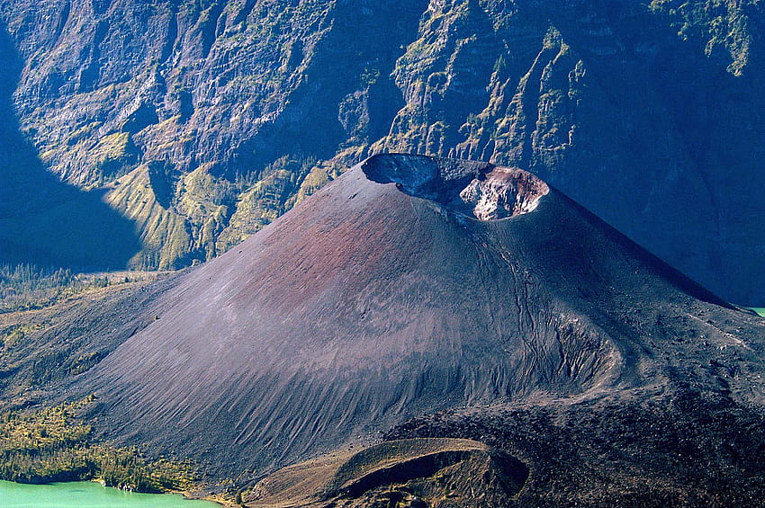 Pemandangan Terindah di Dunia: Taman Nasional Gunung Rinjani dan Danau Segara Anak Pulau Lombok Wallpaper HD