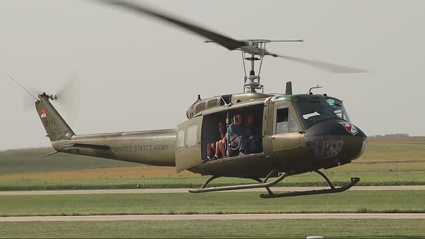 ヒューイ ヘリコプターは、アイオワ州でベトナム退役軍人を称える乗り物を提供します 高画質の壁紙