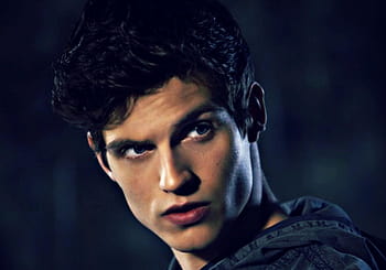 Daniel Sharman Isaac Lahey My On Packs With Isaac Lahey Daniel, Uptomy 