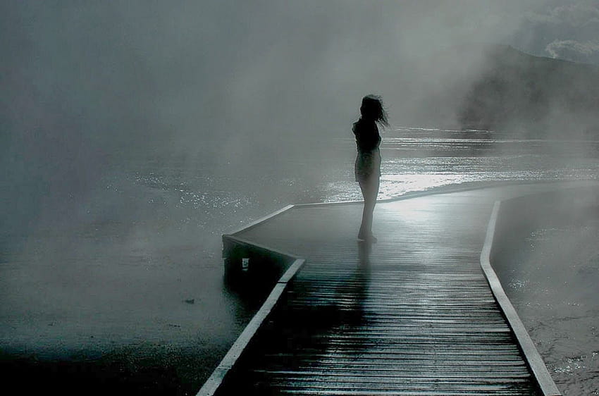 Przypnij Umění, samotną dziewczynę spacerującą samotnie w ciemności Tapeta HD