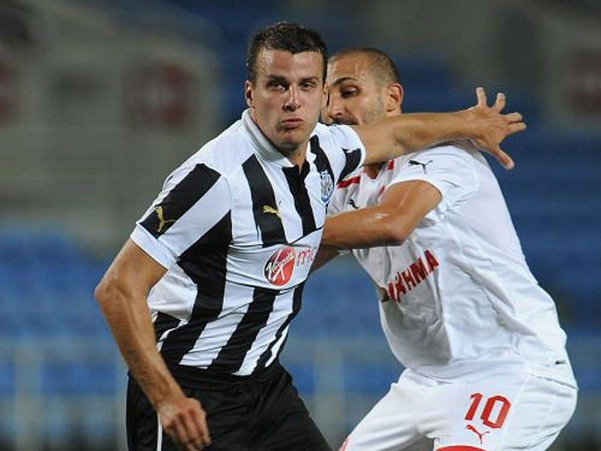 Steven Taylor: I would rather go and collect stamps than pull on a HD wallpaper