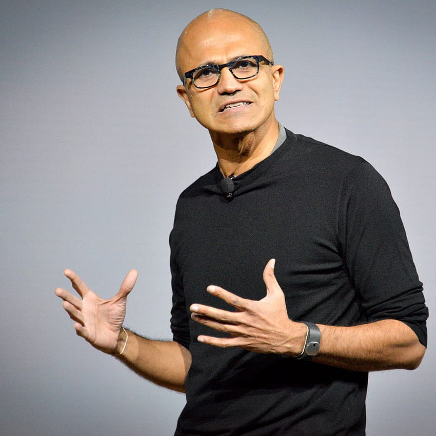 Le PDG de Microsoft, Satya Nadella, a cherché la doublure argentée dans le Fond d'écran de téléphone HD