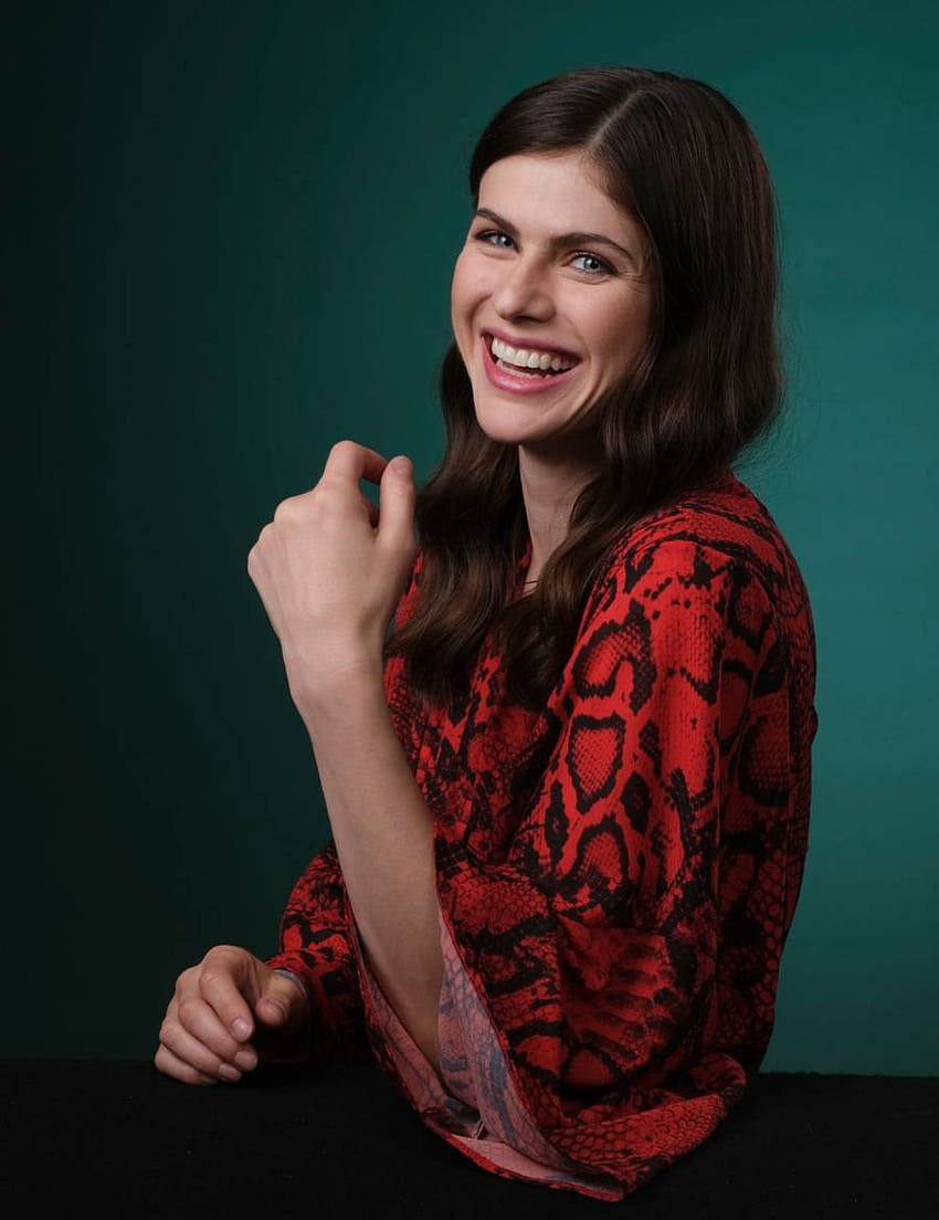 alexandra-daddario-en-can-you-keep-a-secret-portrait-session-fondo-de