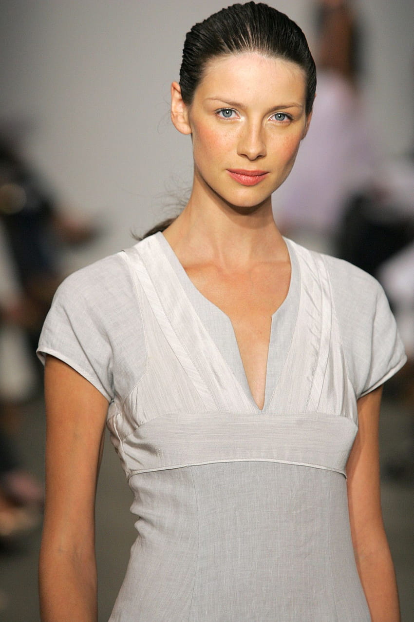 31 HQ old pics of Caitriona Balfe on the catwalk HD phone wallpaper