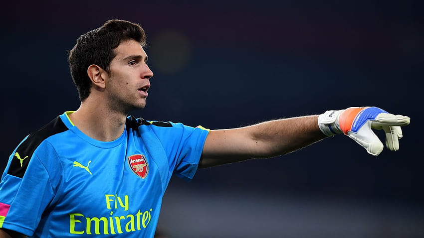 Arsenal transfer news: Emiliano Martinez reveals exit is possible as goalkeeper grows tired of life on loan HD wallpaper