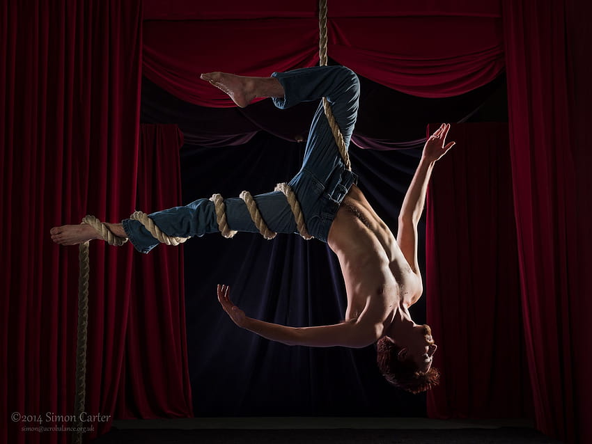Extended catchers. Loki from Loki Performances on Corde Lisse. by Simon Carter., aerialist HD wallpaper