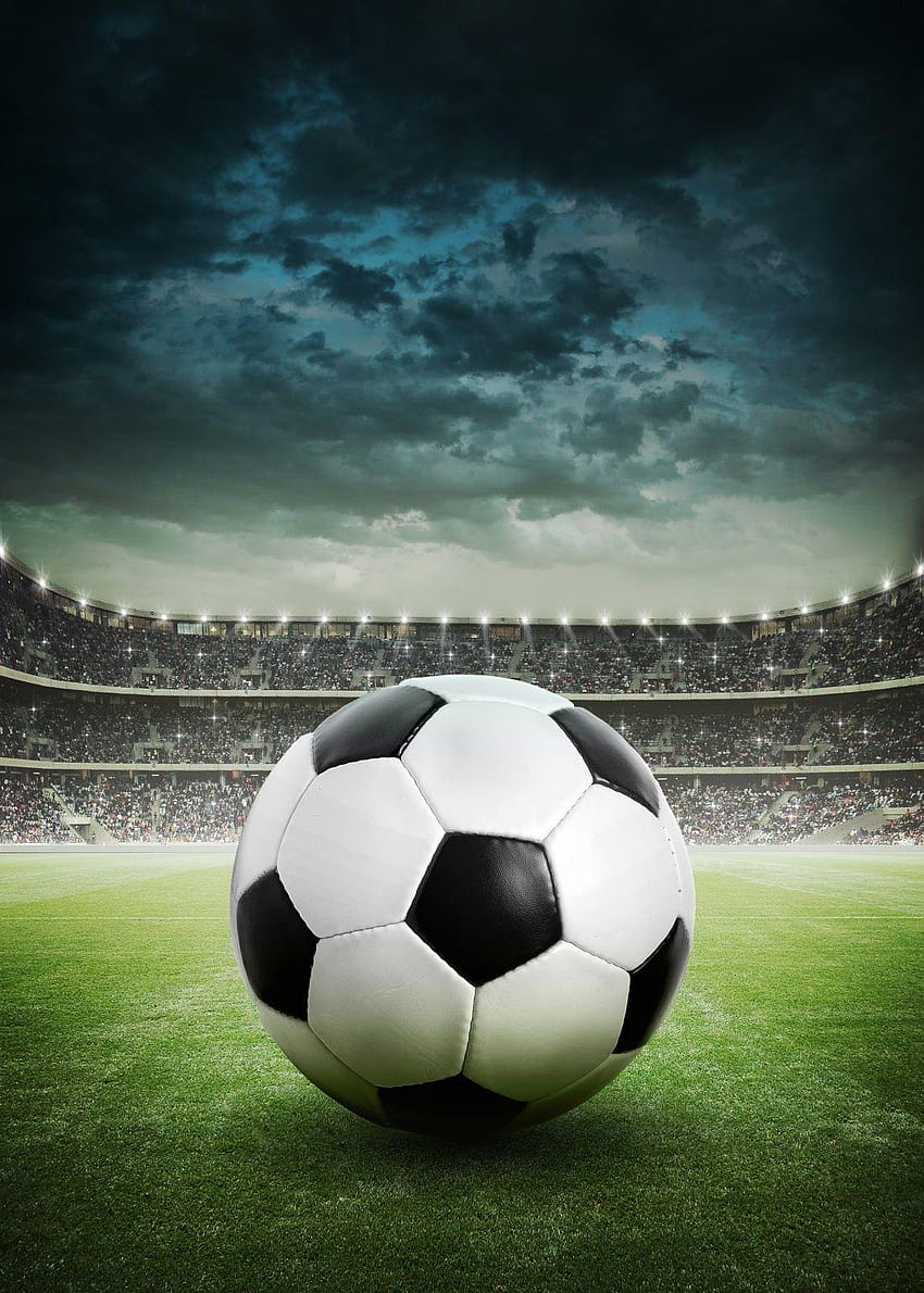 Stürmisches Fußballstadion-Wand: Sport: Fußball: Ein einsames Fußballstadion-Wand HD-Handy-Hintergrundbild