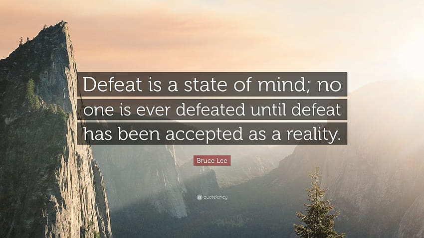 Citazione di Bruce Lee: “La sconfitta è uno stato d'animo; nessuno è mai sconfitto finché la sconfitta non è stata accettata come realtà.” Sfondo HD