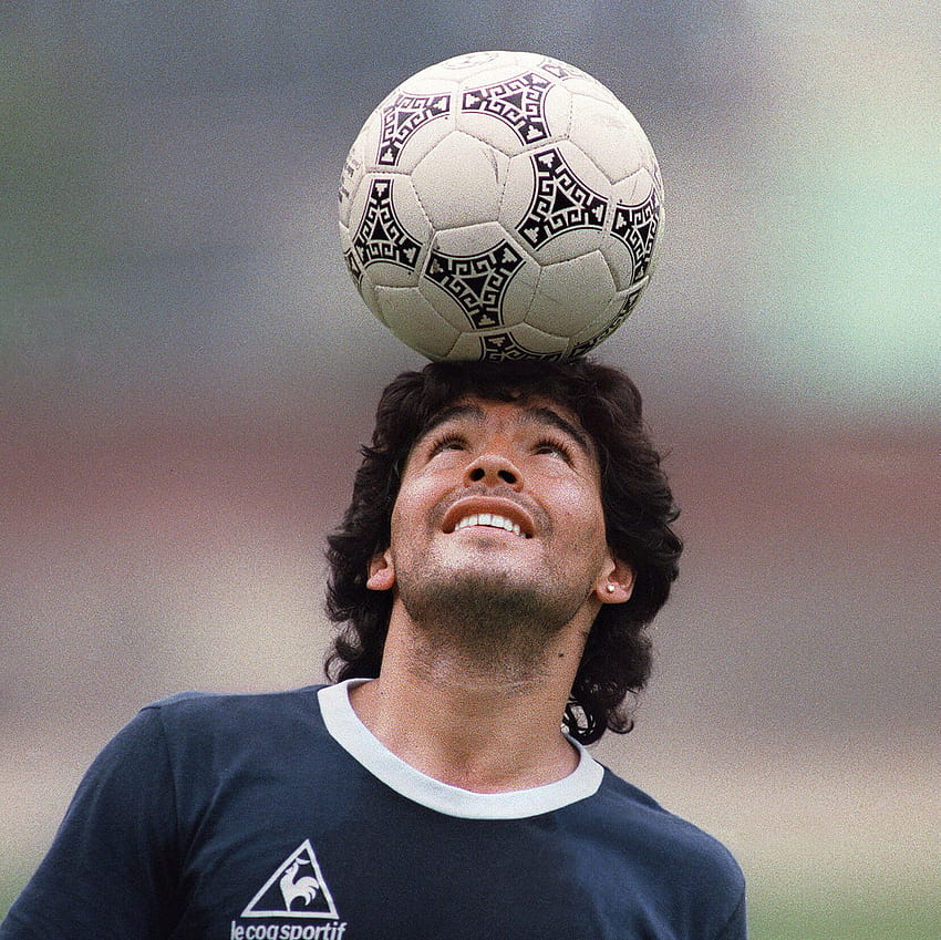 Diego Maradona, um dos maiores jogadores de futebol, está morto aos 60 anos, mão de deus de maradona papel de parede HD