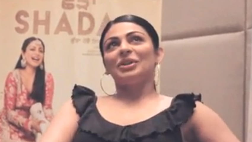 Neeru Bajwa parla di sua figlia che interpreta Padmini Kohlapuri Sfondo HD