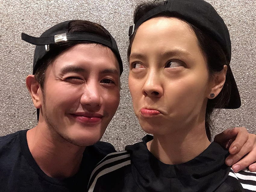 Song Ji Hyo muestra su amistad con Ahn Tae Young en selfies adorablemente hilarantes fondo de pantalla