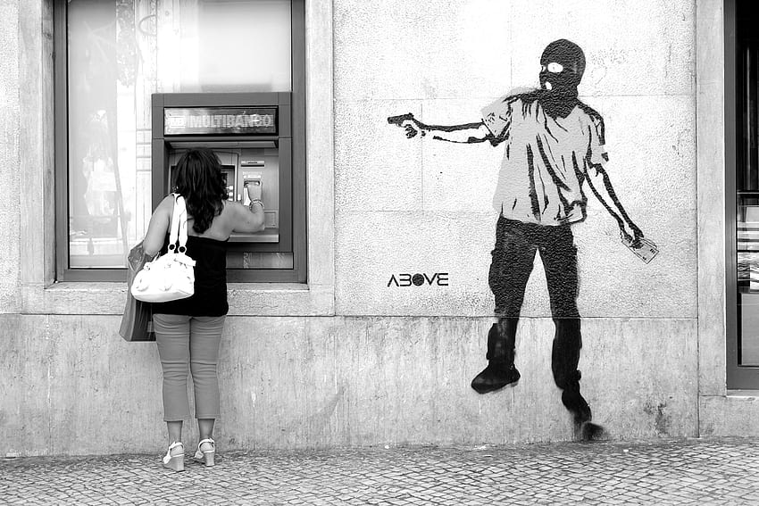 : acima, rua, viagem, pessoas, mulher, branco, arte de rua, dinheiro, preto, ARTE, Portugal, grafite, engraçado, arma de fogo, mascarar, Lisboa, banco, roubo, caixa eletrônico, inteligente, eurocheque 3072x2048 papel de parede HD
