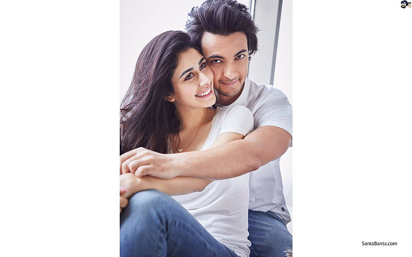 Film Bollywood, LoveYatri A Journey of Love feat pasangan utama, Warina Hussain & Aayush Sharma Wallpaper HD