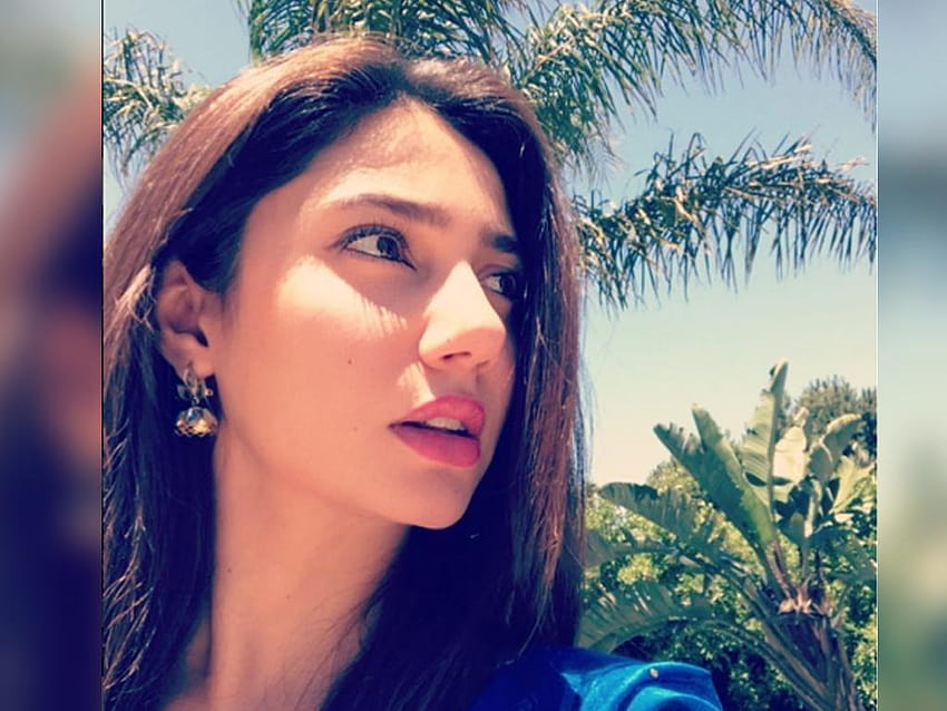 Mahira Khan's back on social media after the 'controversy HD wallpaper