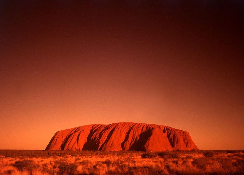 Uluru Tag : Formación montañosa del desierto de Ayres Rock Australia fondo de pantalla