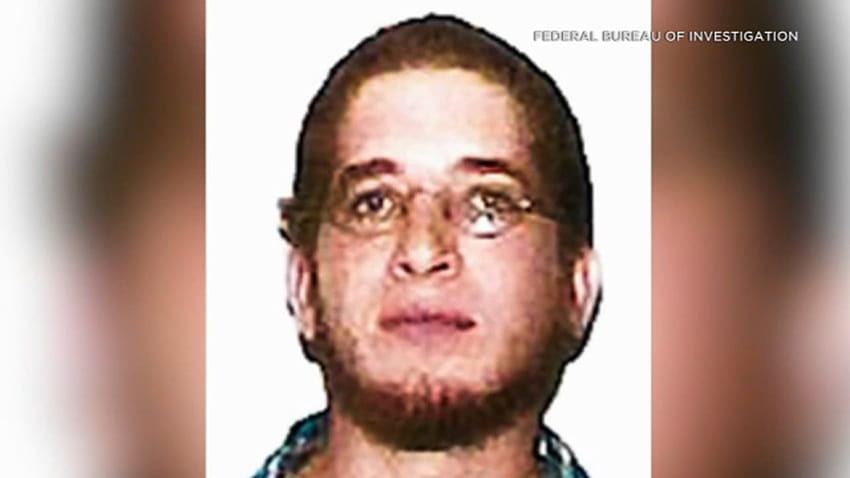 Mężczyzna z San Diego, który znajduje się na liście najbardziej poszukiwanych terrorystów FBI, stawia nowe zarzuty i oferuje nagrodę w wysokości 5 milionów dolarów Tapeta HD