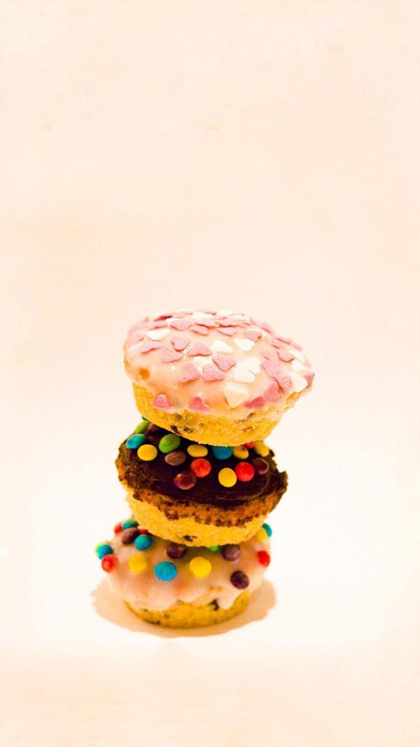Вкусни сладки цветни кексчета, национален ден на шоколадовите кексчета HD тапет за телефон