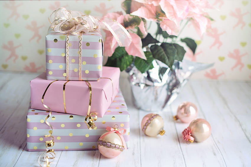 Коледни подаръци · Наличност, розов коледен подарък HD тапет