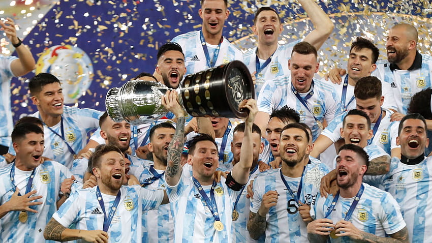 Hãy xem hình ảnh chiếc cúp Copa America binh phục được nâng lên cao độ bởi đội tuyển Argentina, những câu chuyện chưa kể về đội bóng tuyệt vời này sẽ khiến bạn tự hào và đam mê hơn bao giờ hết!