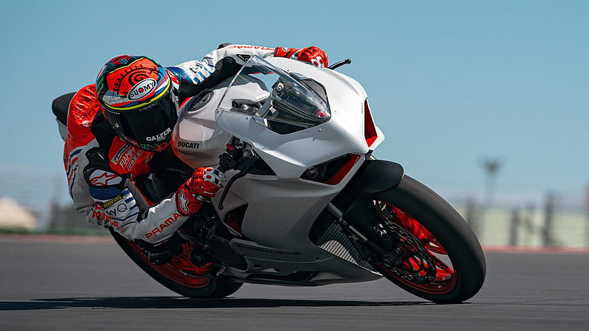 Ducati Panigale V2: High Performance, Red Essence HD wallpaper