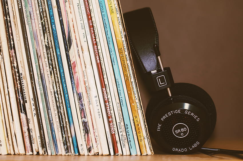 wireless headphones leaning on books – Music HD wallpaper