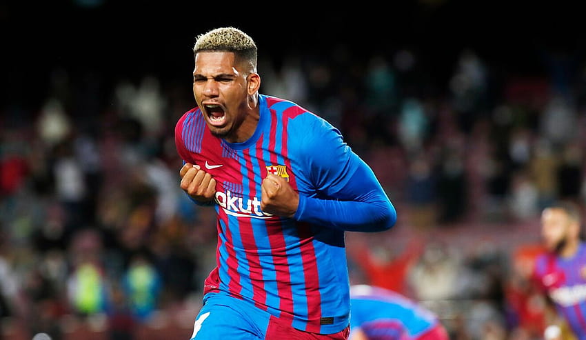 Chelsea target Barcelona's Ronald Araujo while maintaining interest in Sevilla's Jules Kounde and Leicester City's Wesley Fofana, ronald araujo 2022 HD wallpaper