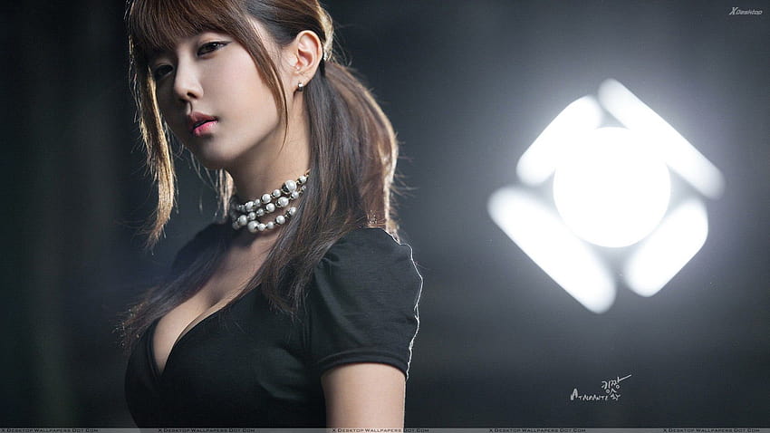 Heo Yun Mi สาวเกาหลีน่ารักในชุดเดรสสีดำท่าด้านข้าง [1920x1080] สำหรับมือถือและแท็บเล็ตของคุณ วอลล์เปเปอร์ HD