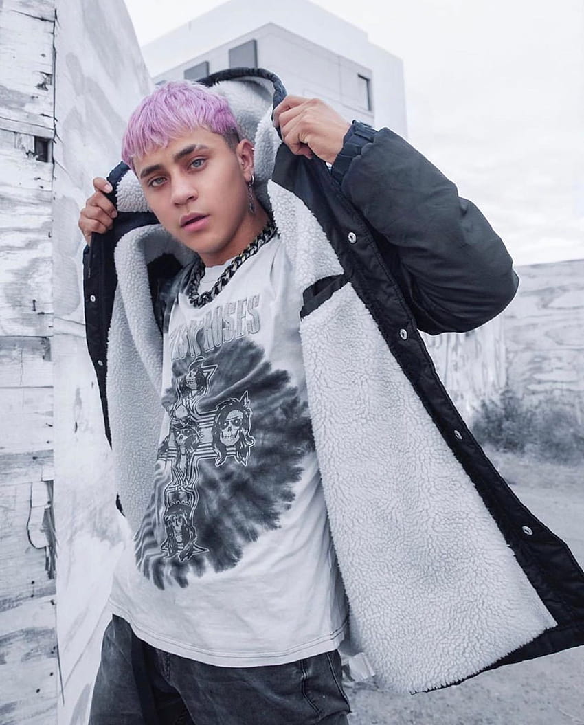 Rodrigo Contreras con su famoso peinado violeta en 2020 wallpaper ponsel HD