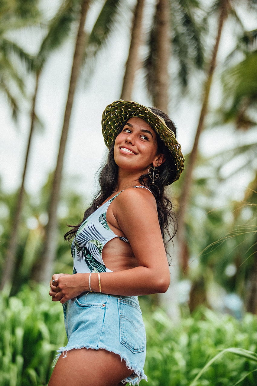 Hawaiian YouTuber Ava Jules Promotes Body Confidence, Sustainability, & Overall Good Vibes HD phone wallpaper