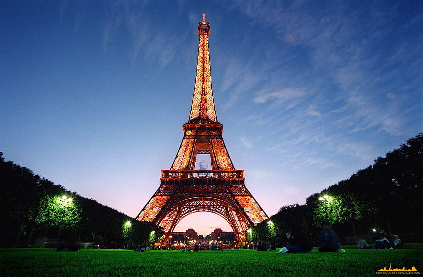 high-definition-eiffel-tower-46-full-background-of-eiffel-tower-hd