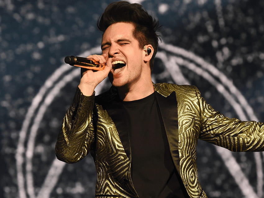 Panic! At The Disco front man Brendon Urie asks fans to 'please stop, brendon urie 2019 HD wallpaper