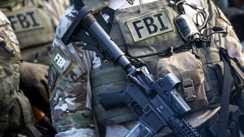 Agentes del FBI matan a un hombre sospechoso de planear un ataque al hospital de Missouri que creía que estaba tratando a COVID, swat del FBI fondo de pantalla