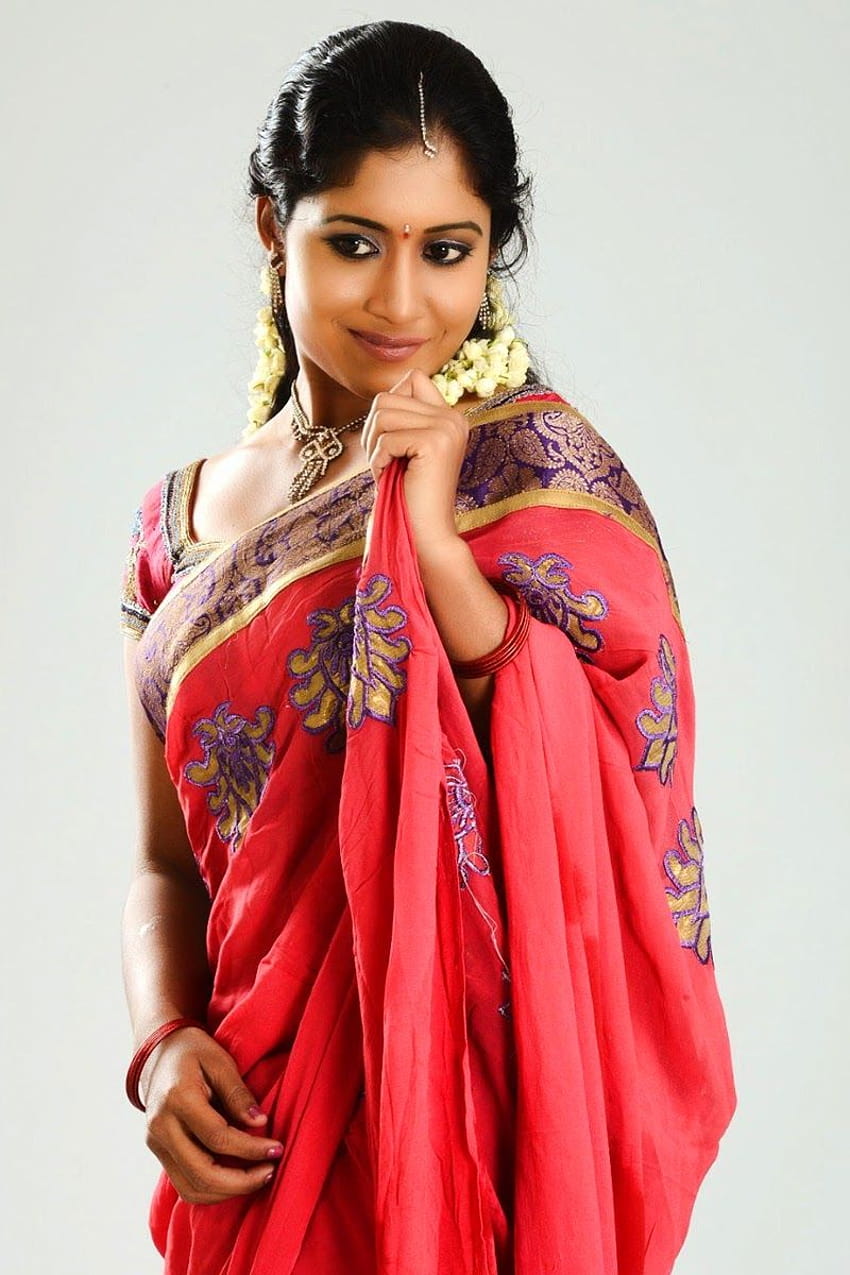 美しい少女 PRAMEELA を身に着けている南インドのサリー 最新のゴージャスなインドの美しさの大規模な目に見えないシャープ、サリー モデル HD電話の壁紙