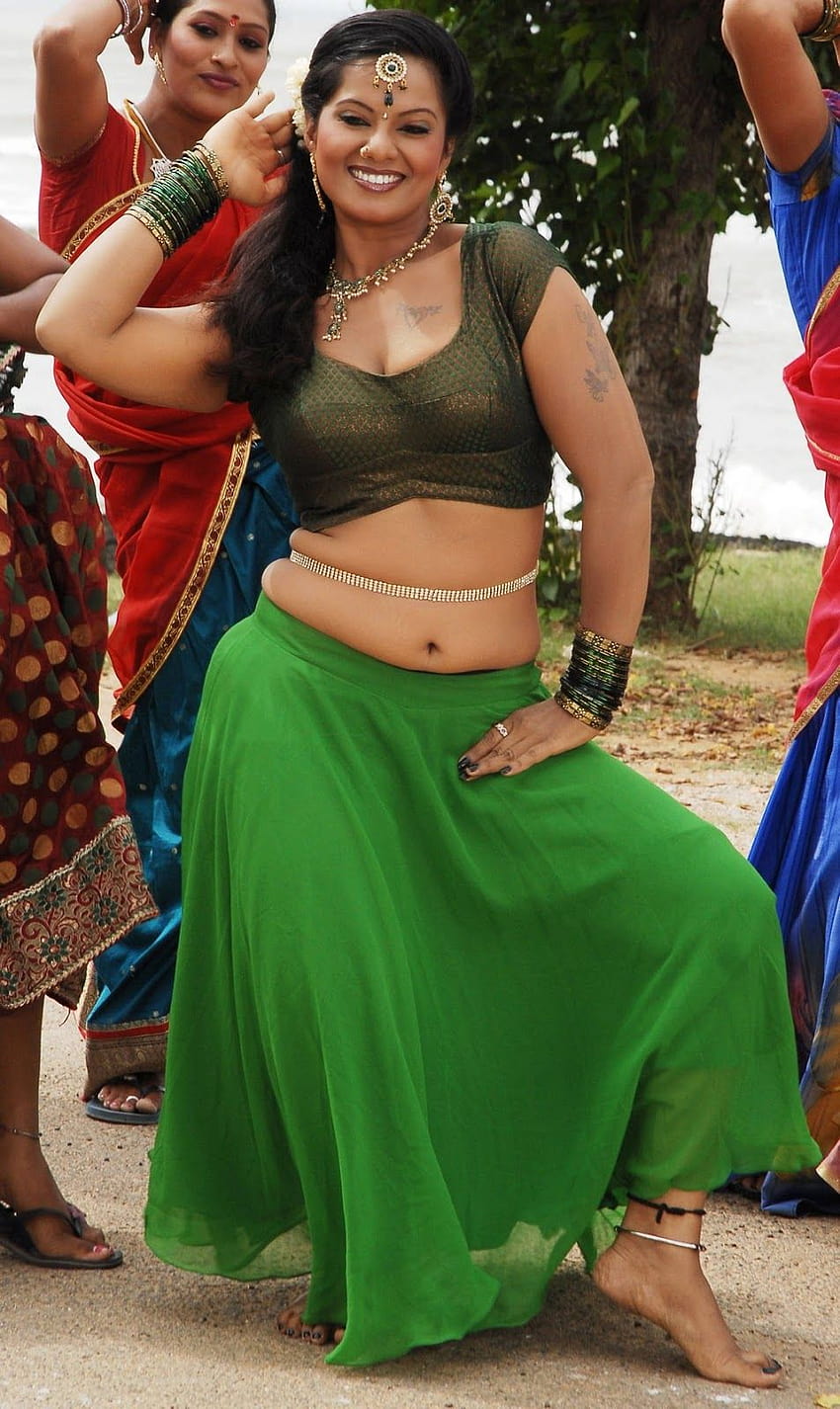 Gayathri Dancing Stills From Nathikal Nanaivathillai Movie HD phone wallpaper