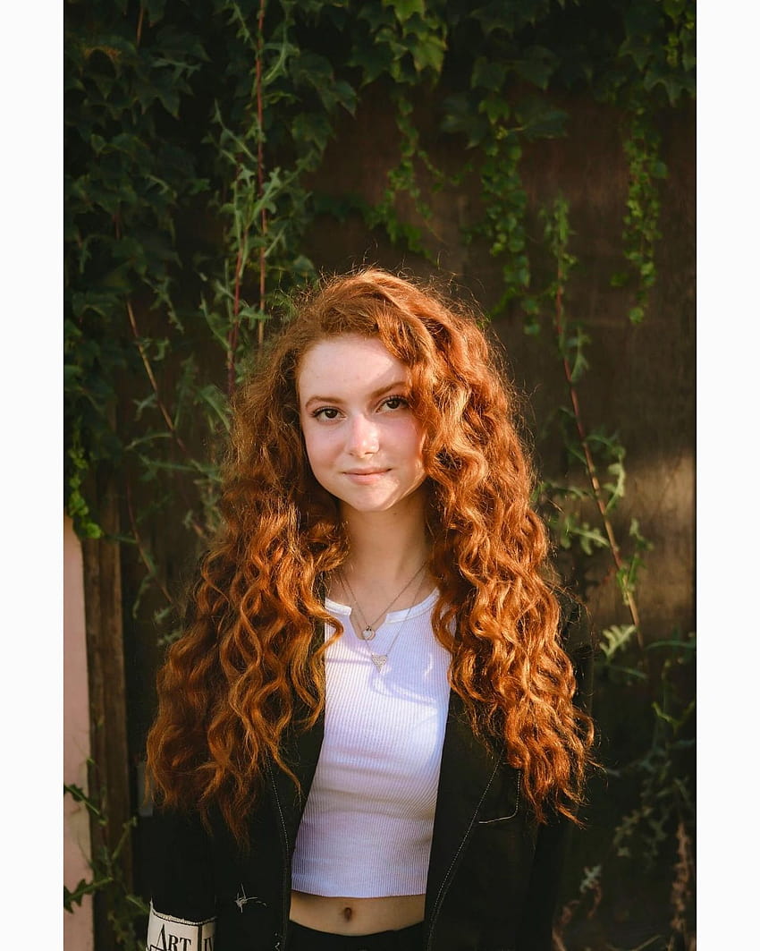 Francesca Capaldi Style, Clothes, Outfits and Fashion• HD phone wallpaper