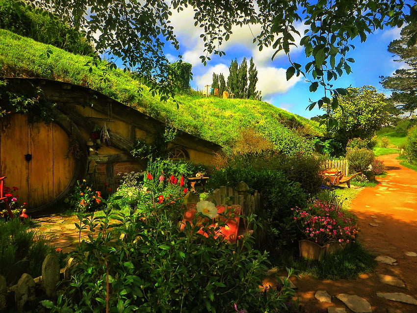 Eines der vielen Hobbit-Löcher im Auenland HD-Hintergrundbild
