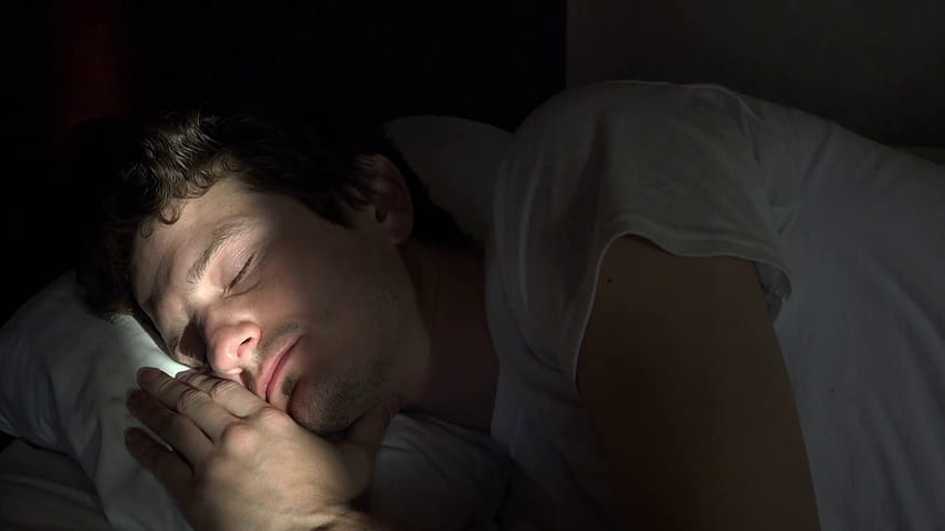 Човек се събужда със слънчева светлина върху лицето си Стоков видеозапис, събуждащо се лице HD тапет