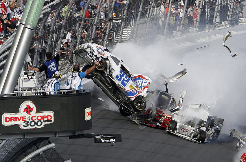 2013 NASCAR Nationwide Series Daytona accident de voitures de course de course, épaves de courses de dragsters Fond d'écran HD