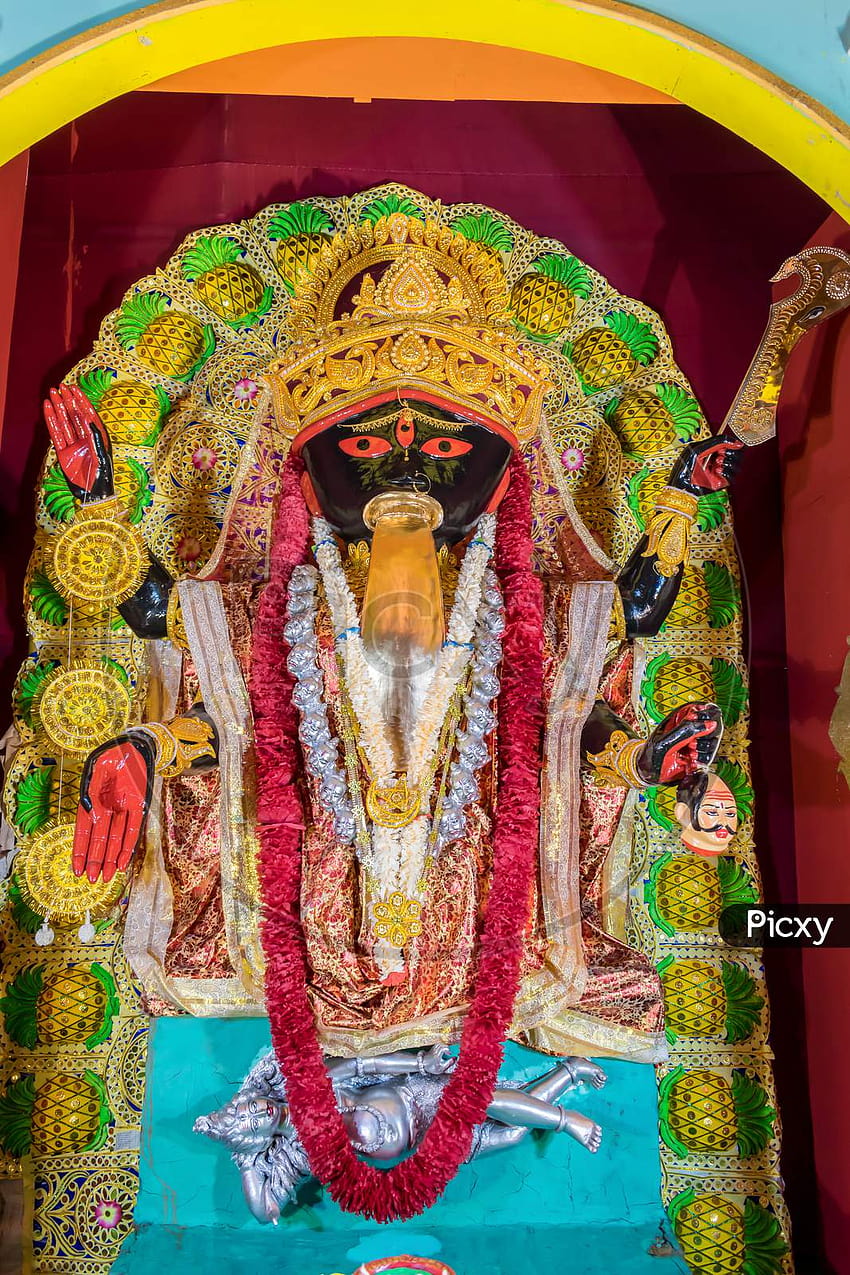 of Goddess Kali Idol Decorated At Puja Pandal, Kali Puja Also Known As Shyama Puja Or Mahanisha Puja, Is A Festival Dedicated To The Hindu Goddess Kali, Celebrated On The New HD phone wallpaper