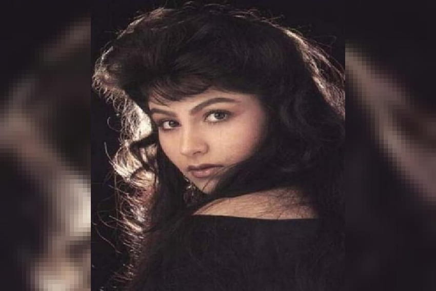 Bollywood's Forgotten Stars: 10 Unknown facts about 'Pehla Nasha' fame Ayesha Jhulka HD wallpaper