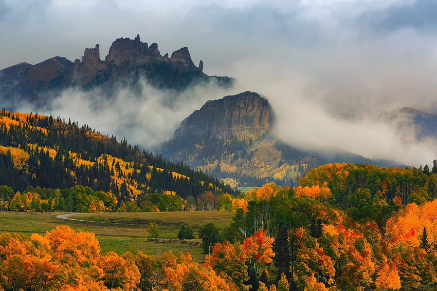 Montanhas Enevoadas de Outono papel de parede HD