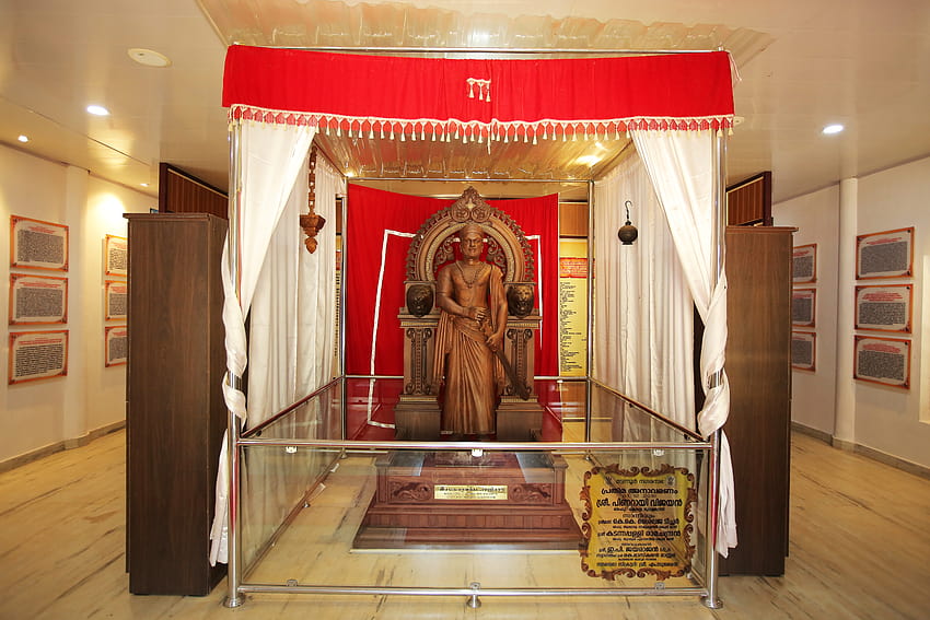 Дървена скулптура на Pazhassi Raja Smrithi Mandiram HD тапет