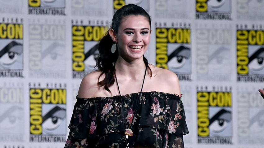 Supergirl' casts Nicole Maines as TV's first transgender superhero HD wallpaper
