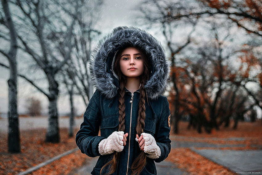 Cute Pretty Girl Is Wearing Autumn Fashion Clothes Outdoors Stock Photo,  Picture and Royalty Free Image. Image 85461236.